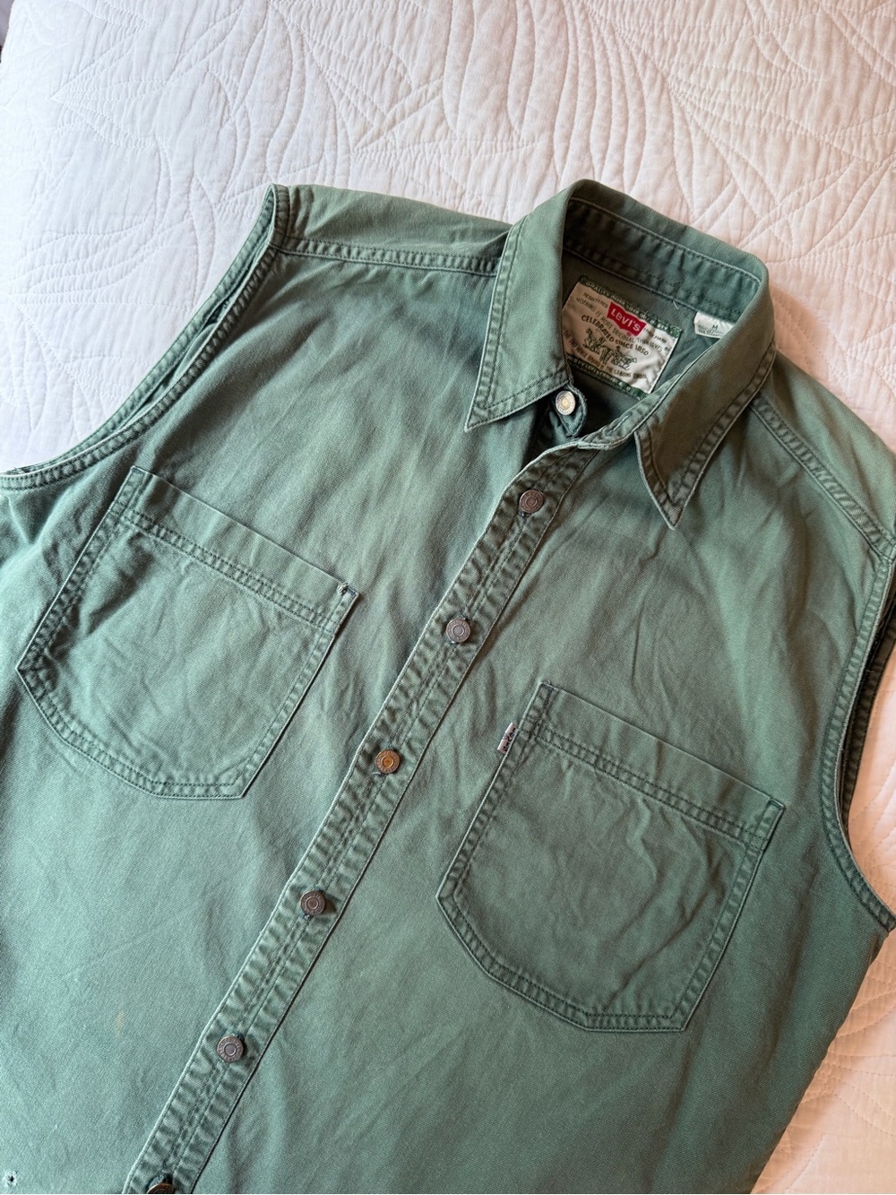 Levi's Men's Olive Green Sleeveless Button-Down Vest